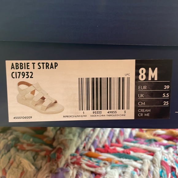 Rockport Women’s Abbie T-Strap Sandal - NWT and Box. - Picture 6 of 12